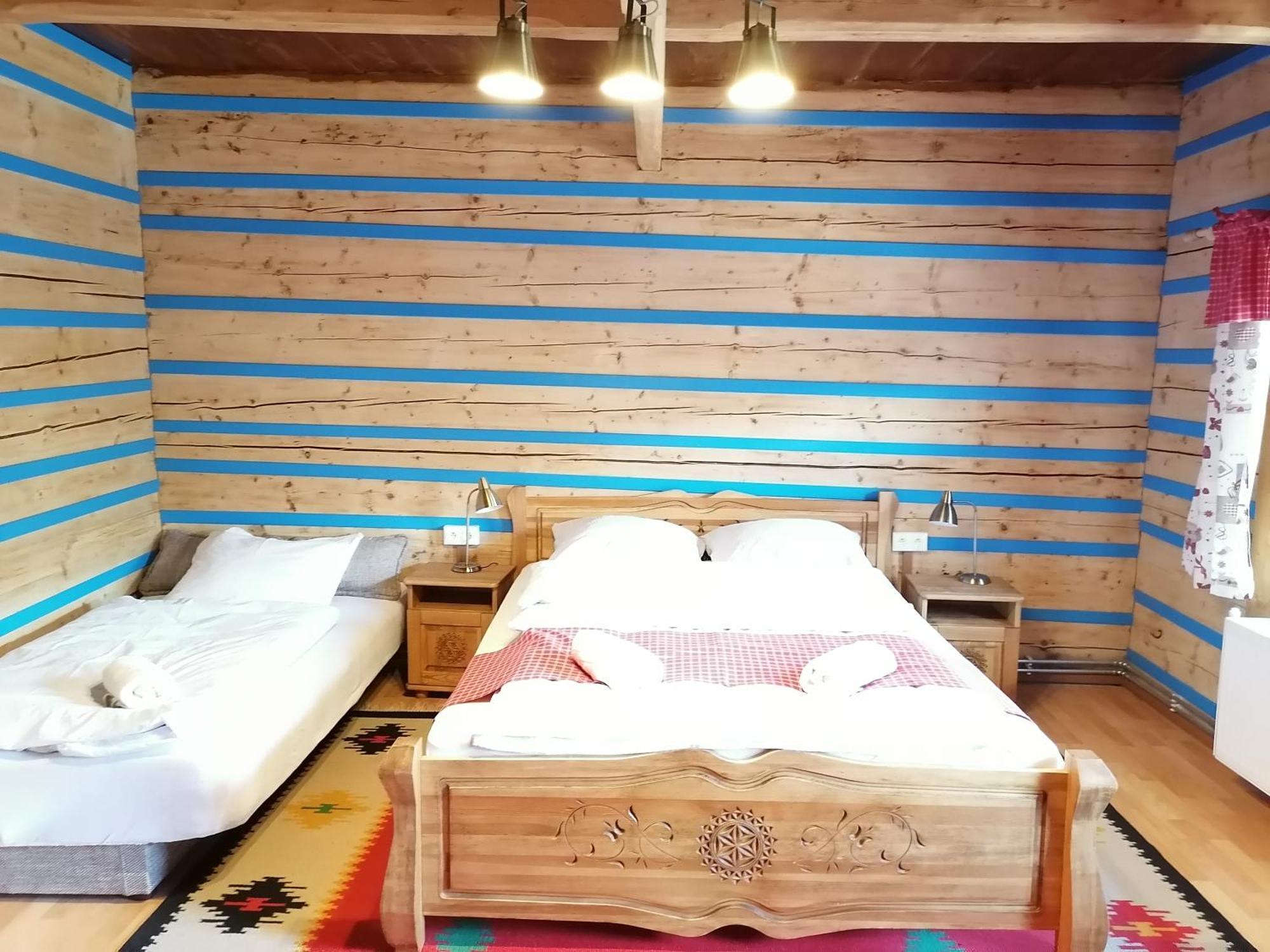Дерев'яний котедж Za Lesikom *